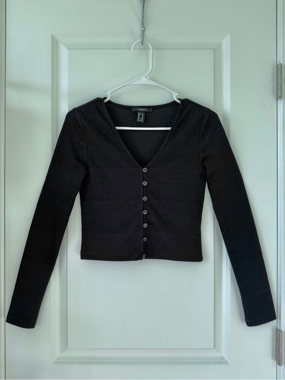 Black Cropped Button-Front Ribbed Knit Cardigan Sweater (in size M)